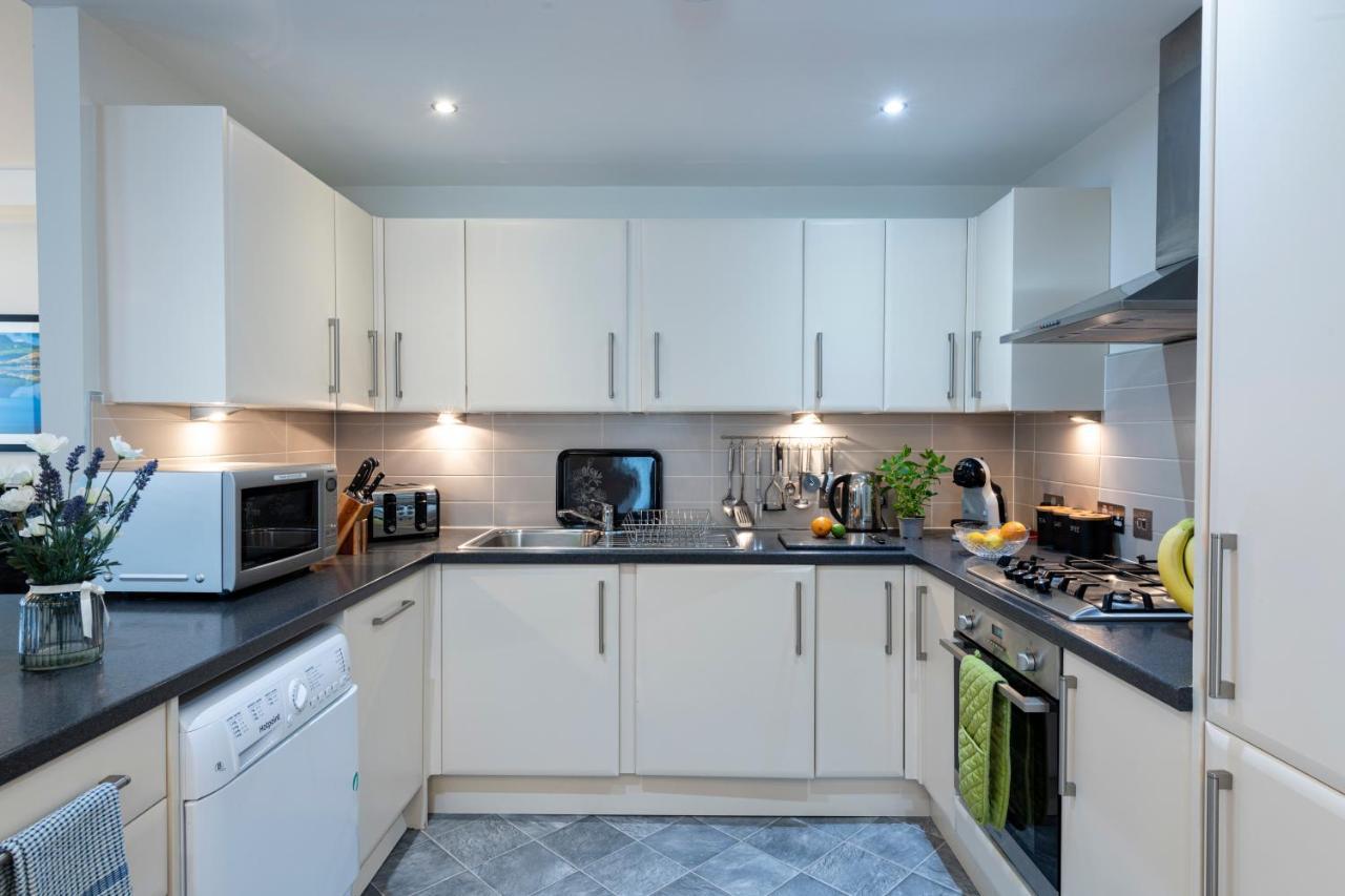 Inverness City Suites Bagian luar foto