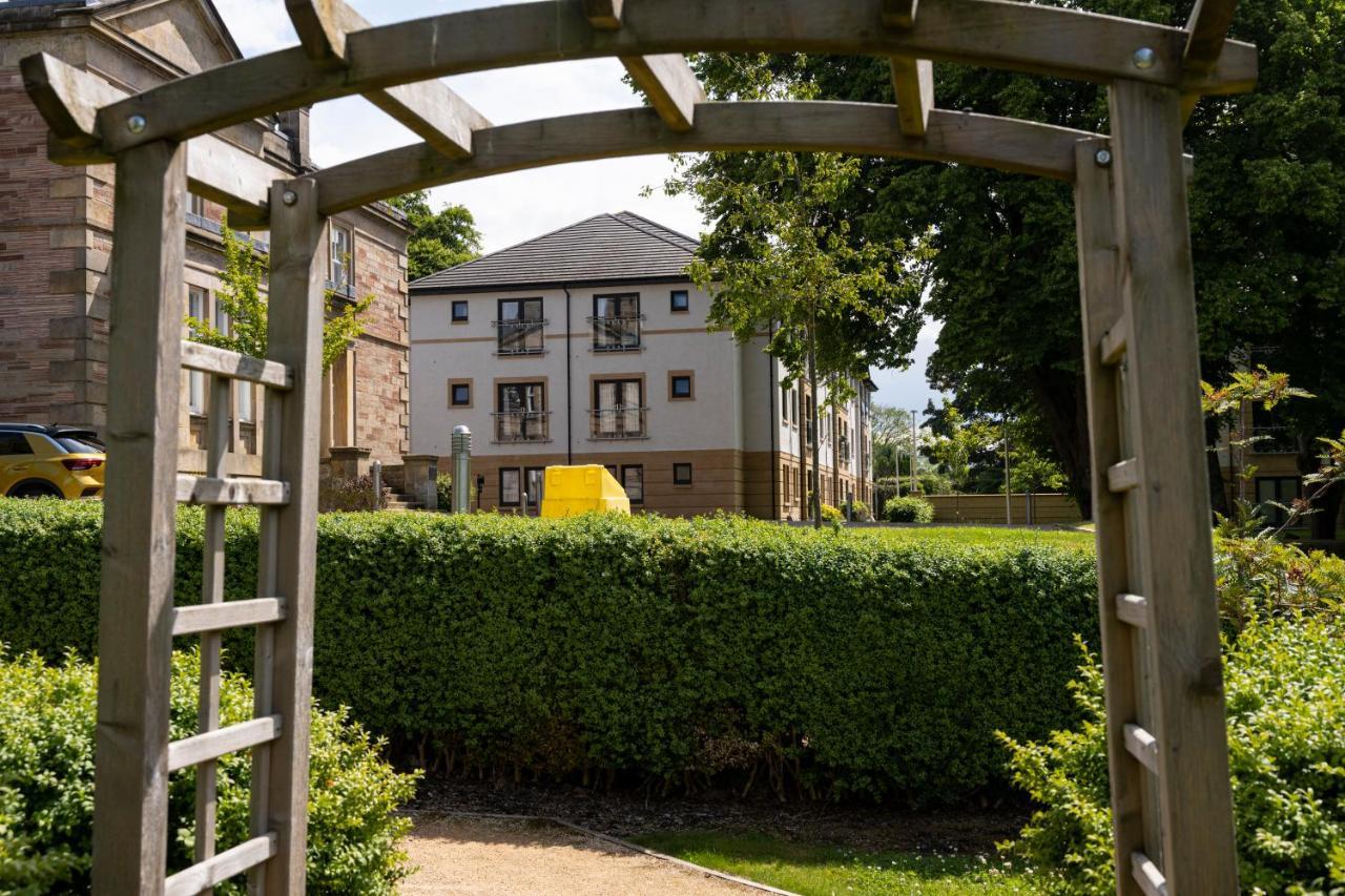 Inverness City Suites Bagian luar foto