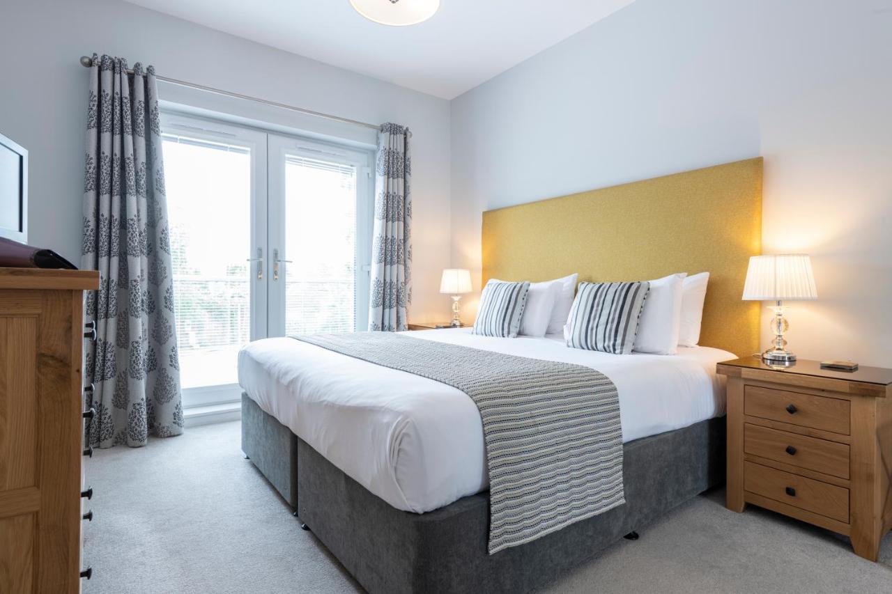 Inverness City Suites Bagian luar foto