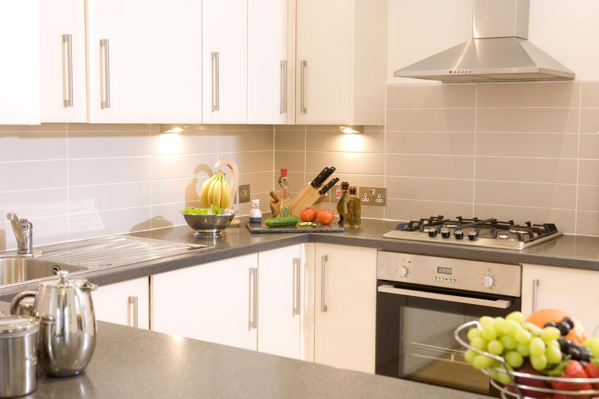 Inverness City Suites Bagian luar foto