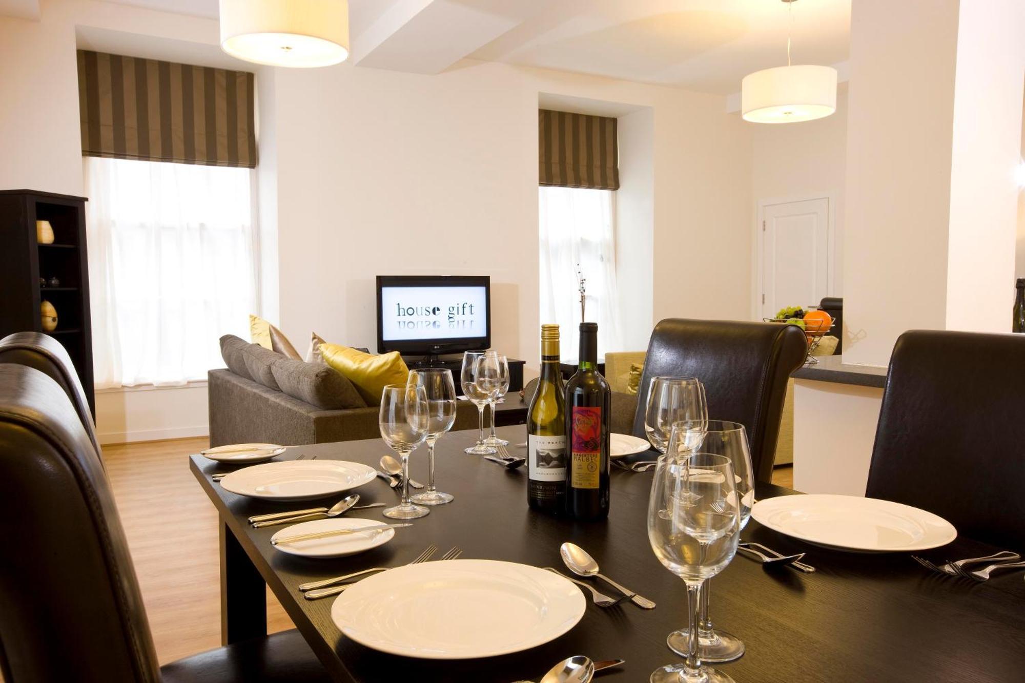 Inverness City Suites Bagian luar foto